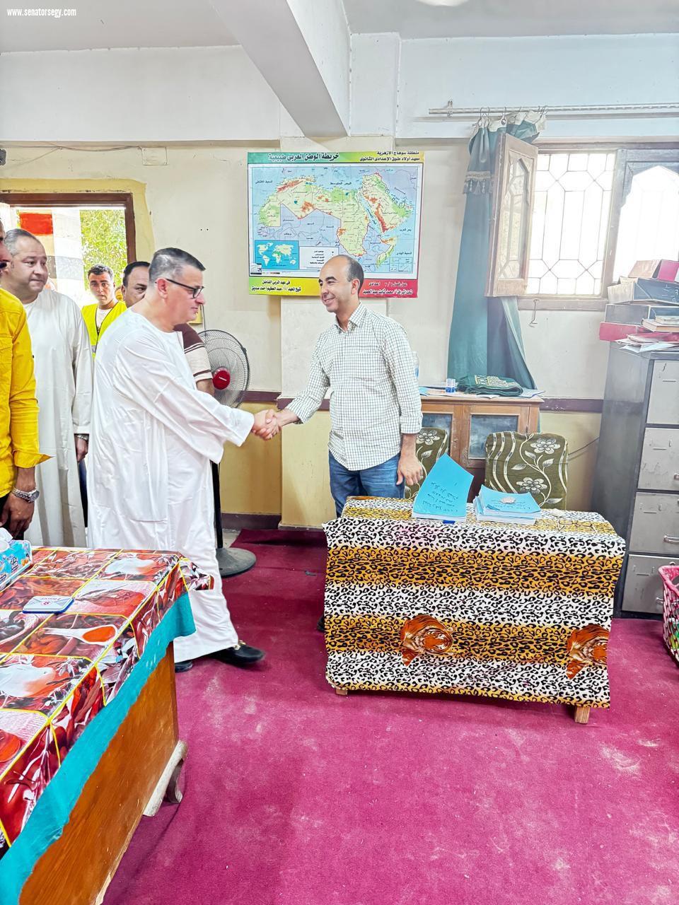 طارق رضوان يشارك في التصويت بانتخابات مجلس الشيوخ من سوهاج