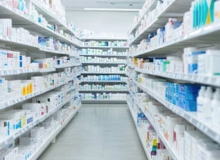 إغلاق إحدى صيدليات «رويال» يثير قلقًا في الكويت