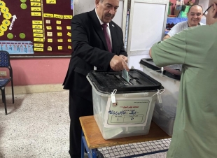 رئيس حزب شعب مصر يدلي بصوته في انتخابات الشيوخ ويؤكد: المشاركة واجب وطني أصيل 
