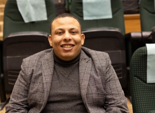 مؤمن أشرف: الذكاء الاصطناعي يتطور يوميًا.. والتطبيقات الجديدة سلاح ذو حدين