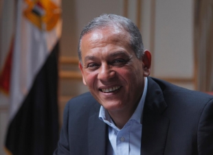 محمد أنور السادات نائبًا لرئيس المجلس القومي لحقوق الإنسان.. مسيرة سياسية وبرلمانية في تعزيز حقوق الإنسان 